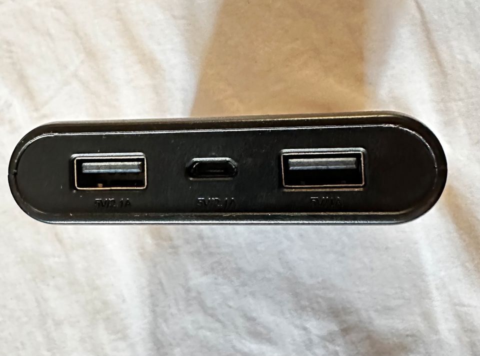 Ständer mit MagSafe + Power Bank 26.800 mAh in München