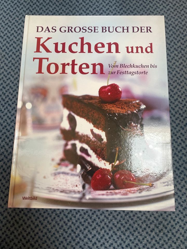 Das große Buch der Kuchen und Tortrn in Dresden