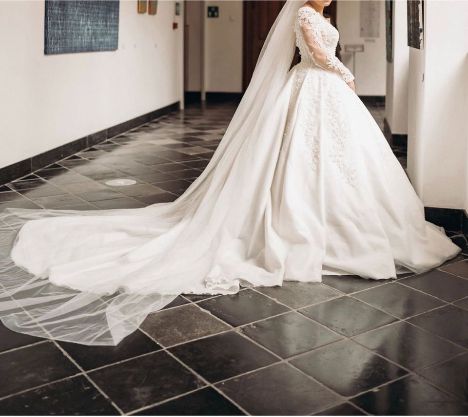 Brautkleid Hochzeitskleid Alisse Nuera weiß Spitze in Düren