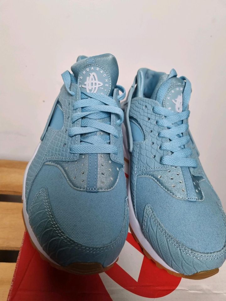 NEU - SIZE 38 - NIKE HUARACHE RUN SE SNEAKER BABYBLAU in Hanau