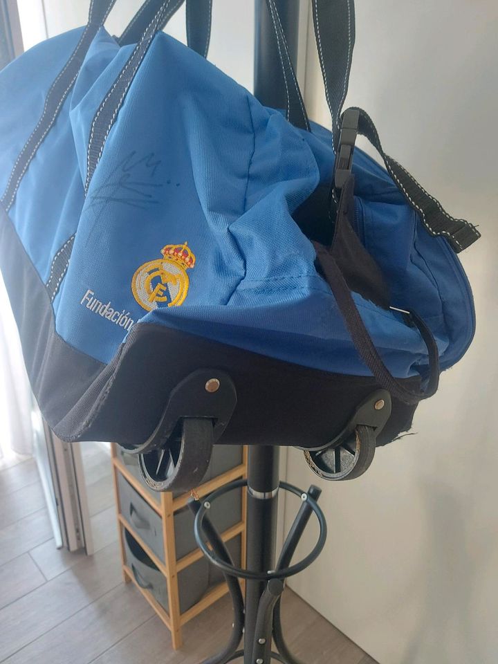 Sporttasche,Reisetasche Real Madrid mit Unterschrift in Bonn