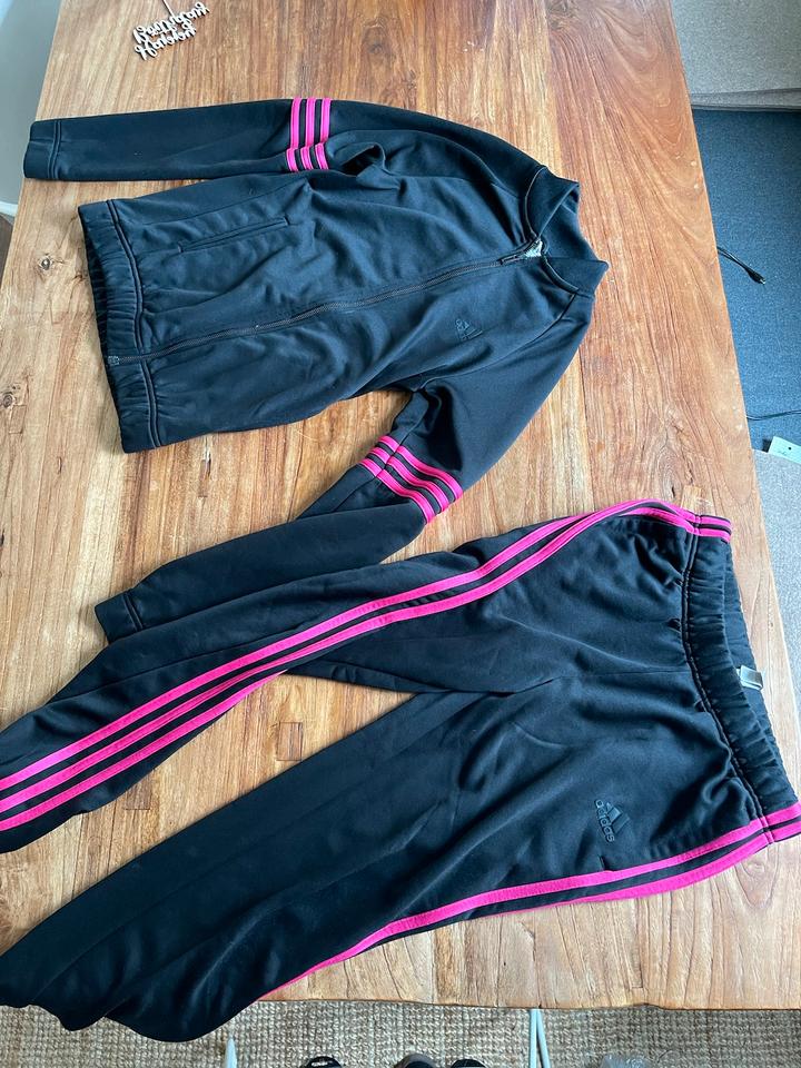 Jogginganzug Adidas schwarz pink Jogginghose Sweatshirtjacke in Fürth