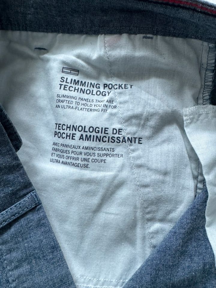 Tommy Hilfiger Short Baumwolle 44-46 Jeans Farbe Neu ohne etikett in Köln