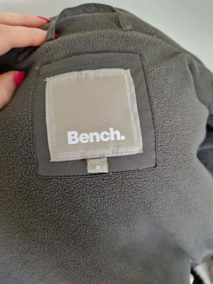 Bench Damen Jacke Gr S wie 34 36 gefüttert mit Kapuze Steppjacke in Lauenbrück