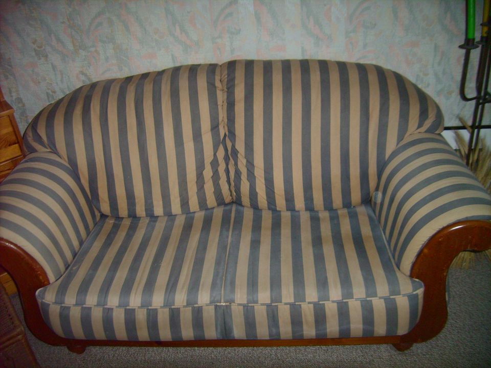 Sofa,2 Sitzer frisch gereinigt in Lotte