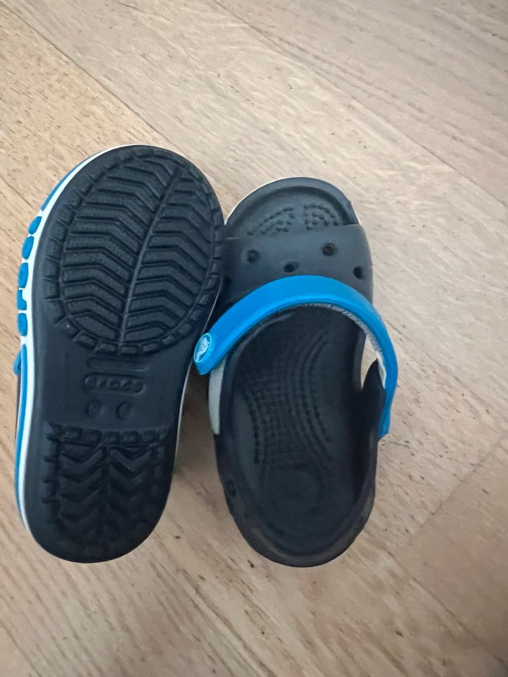 Crocs Sandalen Gr.22 in blau in Hamburg