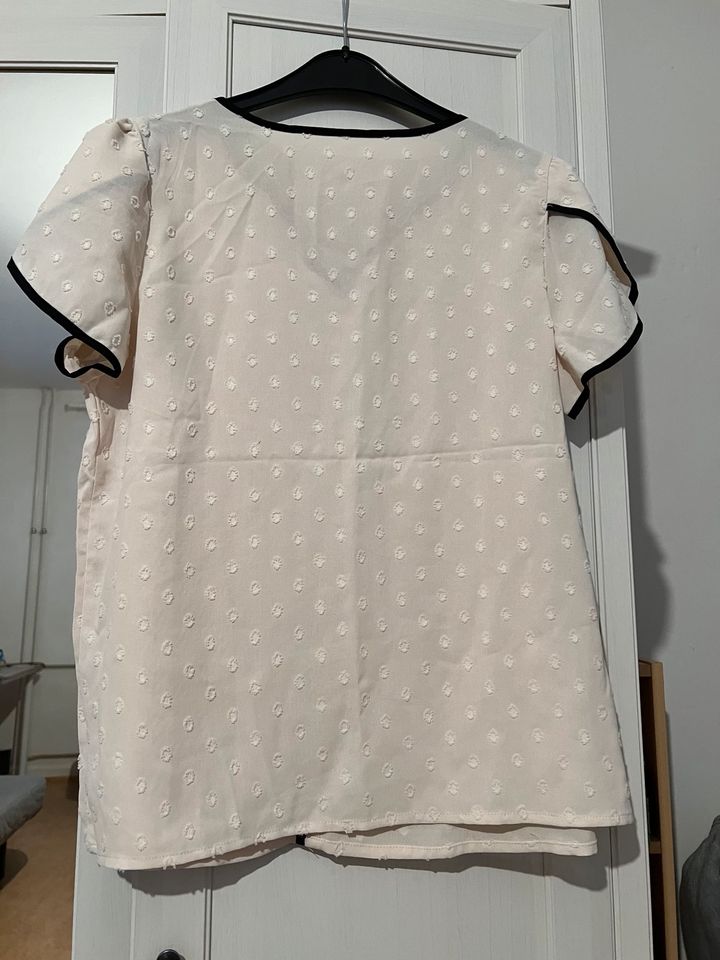 Neue Bluse Size L Offiziell Creme in Frankfurt am Main