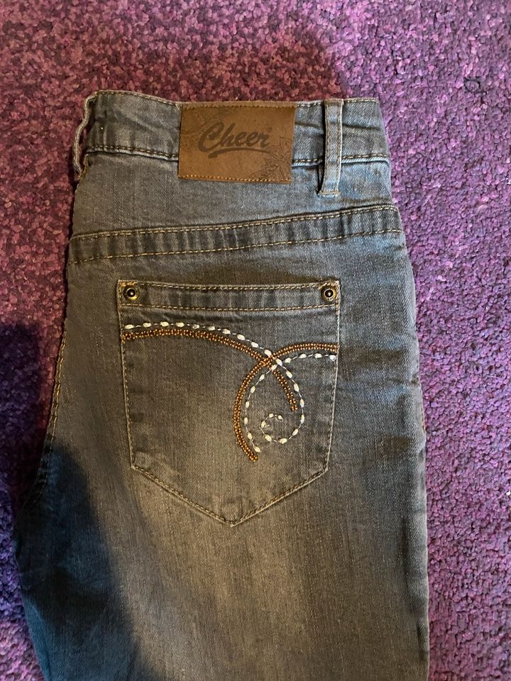 Jeans, Gr. 36, neu in Edewecht