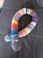 Handgestrickter Zugluftstopper als bunter Wurm  - Unikat Hessen - Neuhof Vorschau