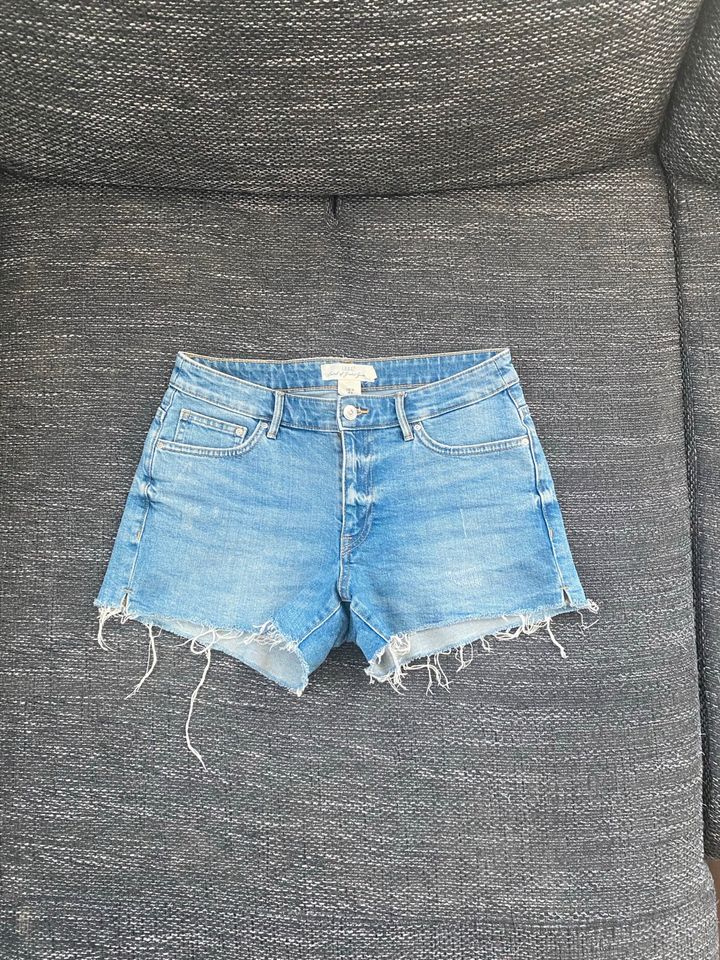 H&M Jeansshorts 36 38 kurze Hose Shorts in Leonberg