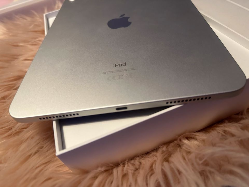 Originales Apple iPad 10.Generation Silber mit Garantie Neu in Berlin