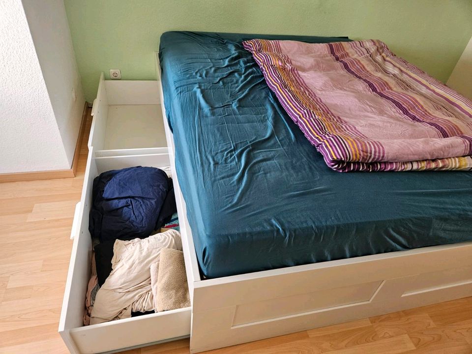 Bett mit 4 Schubladen und Matratze in Kiel