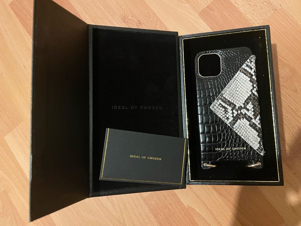 Ideal of Sweden Necklace Case Kette iPhone 11 Pro HYPNOTIC SNAKE in Düsseldorf