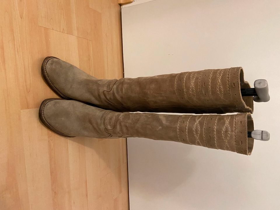 Riccardo Cartillone Wildleder Stiefel beige mit Absatz - Größe 41 in Berlin