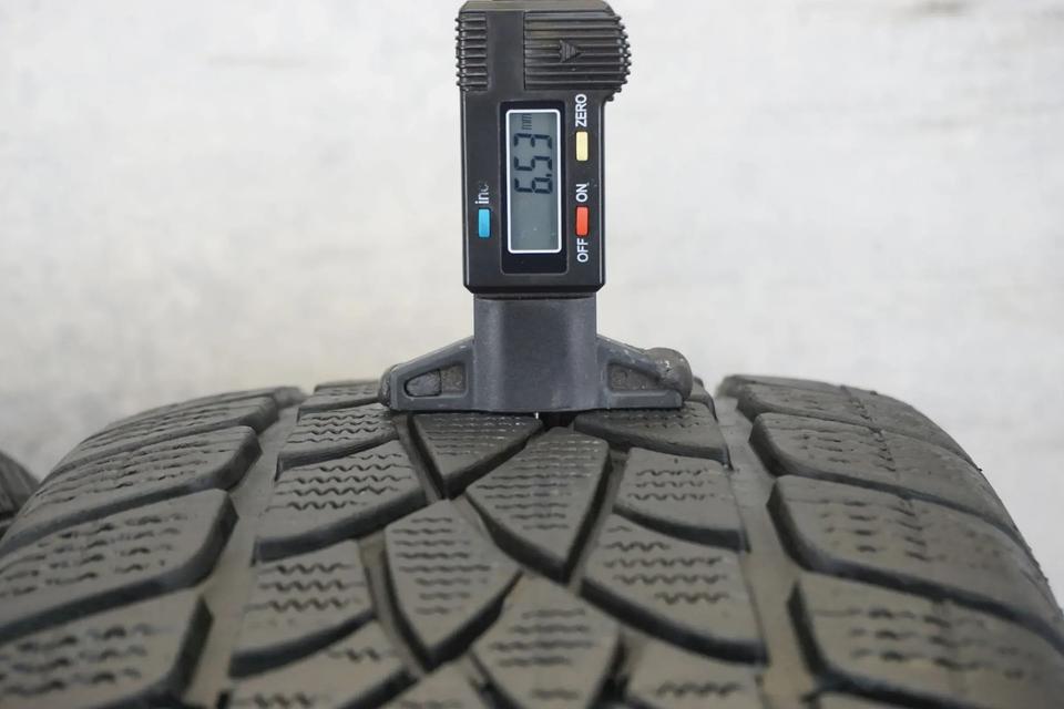 2 Winterreifen 215/60R16 99H XL Dunlop 6,5mm SP Wintersport 3D in Hattenhofen