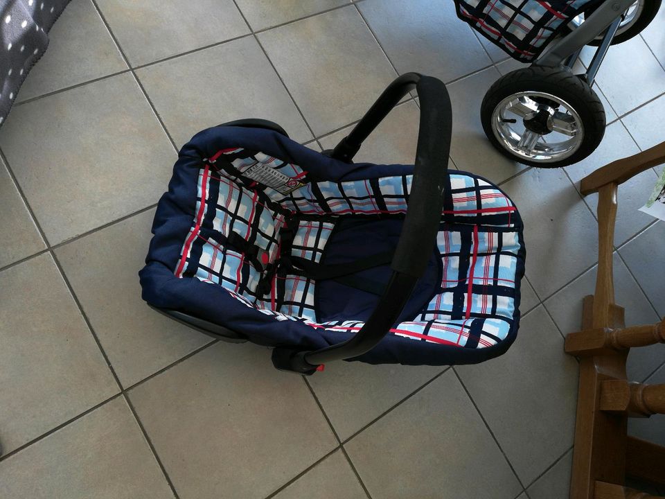 Kinderwagen mit viel Zubehör. in Hannover