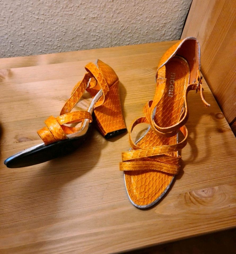 Sandalen mit leichten Keilabsatz in Dortmund
