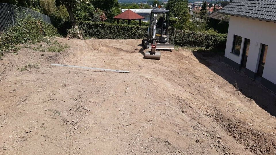 Erdbau Bagger  / Aushubarbeiten von Baugrube bis hin zu Teich in Groß-Umstadt