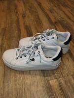 Tommy Hilfiger Schuhe Plateauschuhe Gr. 40 Rheinland-Pfalz - Maring-Noviand Vorschau
