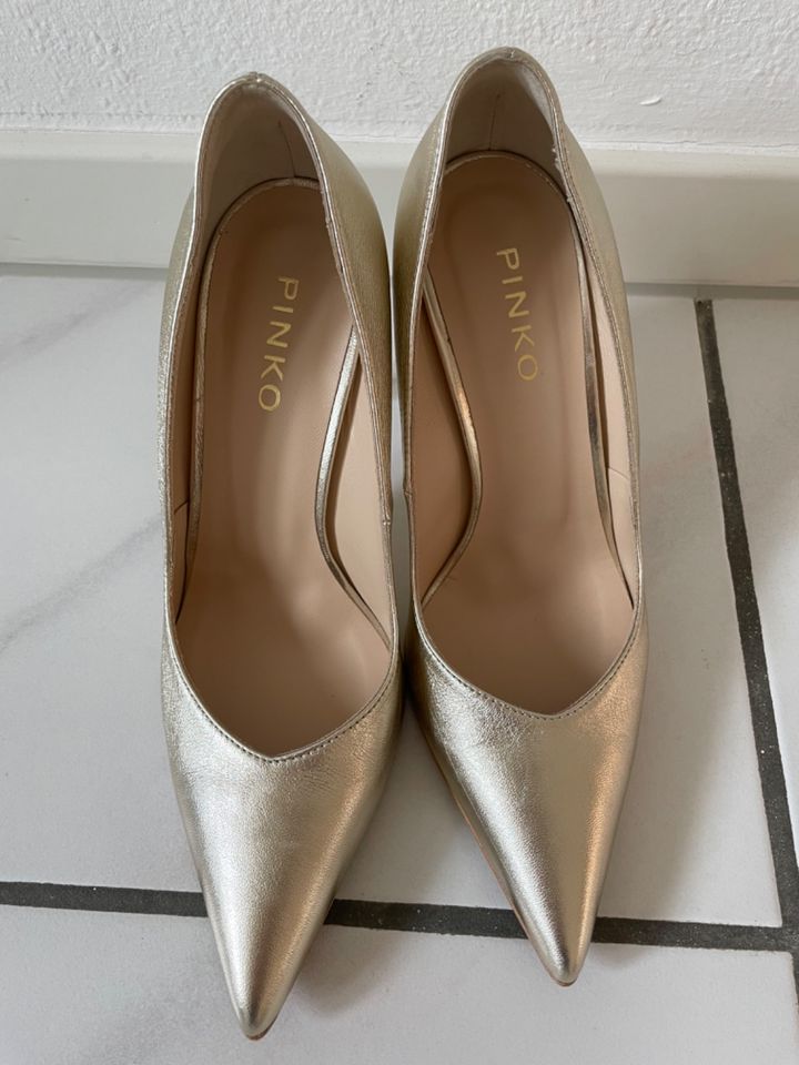 Pinko Pumps / 37 / Gold / ungetragen in Monschau