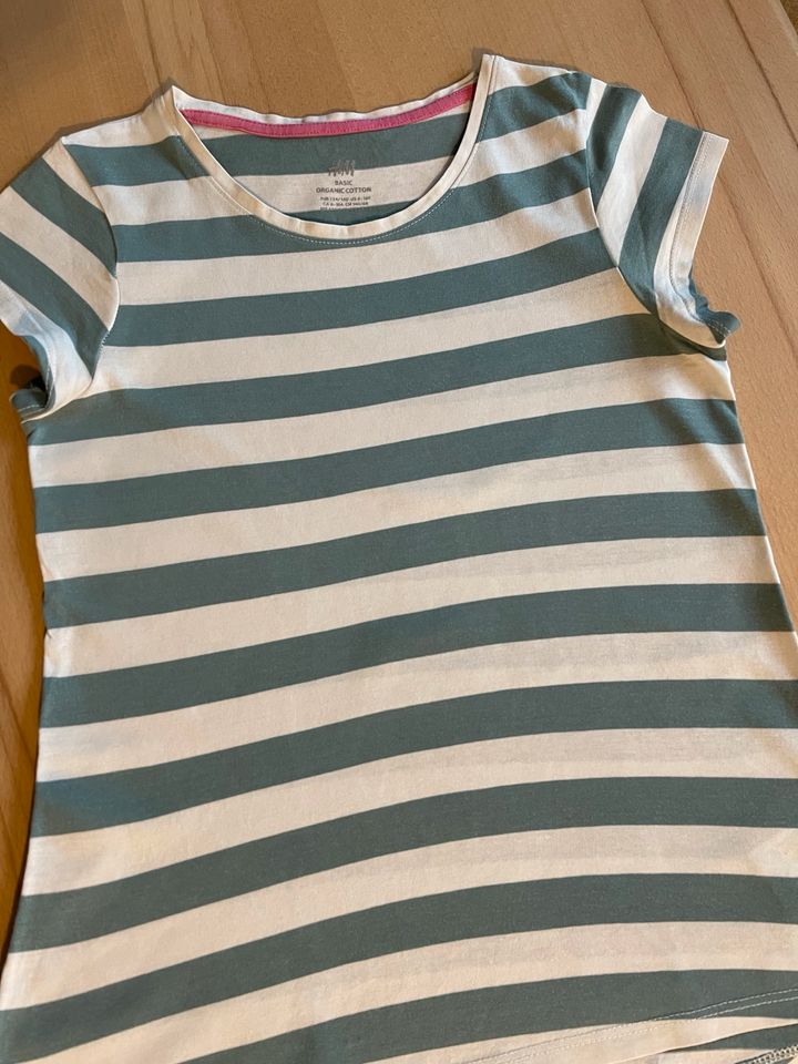 tolles Mädchen T-Shirt grün weiß gestreift von H&M Gr. 134 140 in Würselen