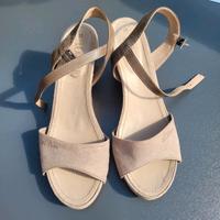 Sandalen mit Keilabsatz Größe 39 von s.oliver Nordrhein-Westfalen - Weilerswist Vorschau