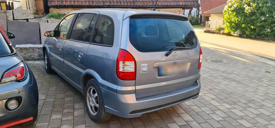 Opel Zafira 2.2 Liter Automatik fast 2 Jahre TÜV in Backnang