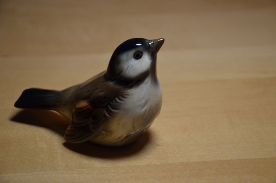 GOEBEL Porzelanfigur Vogel Spatz glänzend in Bodenkirchen