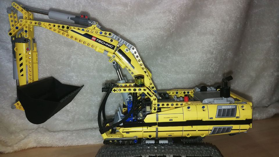 Lego Technic 8043 Motorisierter Raupenbagger in Lauter