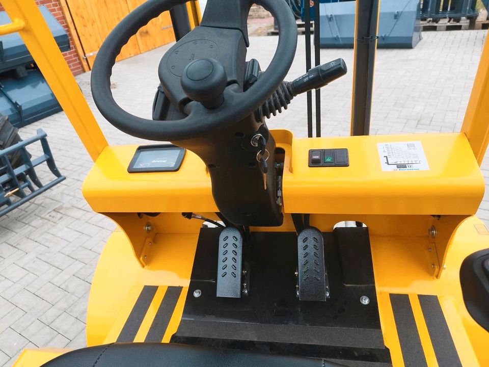 ► Hubkraft 1400kg Hubhöhe 300cm Eigengewicht 1575kg ◄ Eurotrac Geländestapler Agri 12 - 26PS Kubota Motor - bis zu 12kmh - Hydrostatischer Antrieb - Joysticksteuerung - Seitenverschiebung - Garantie in Heemsen