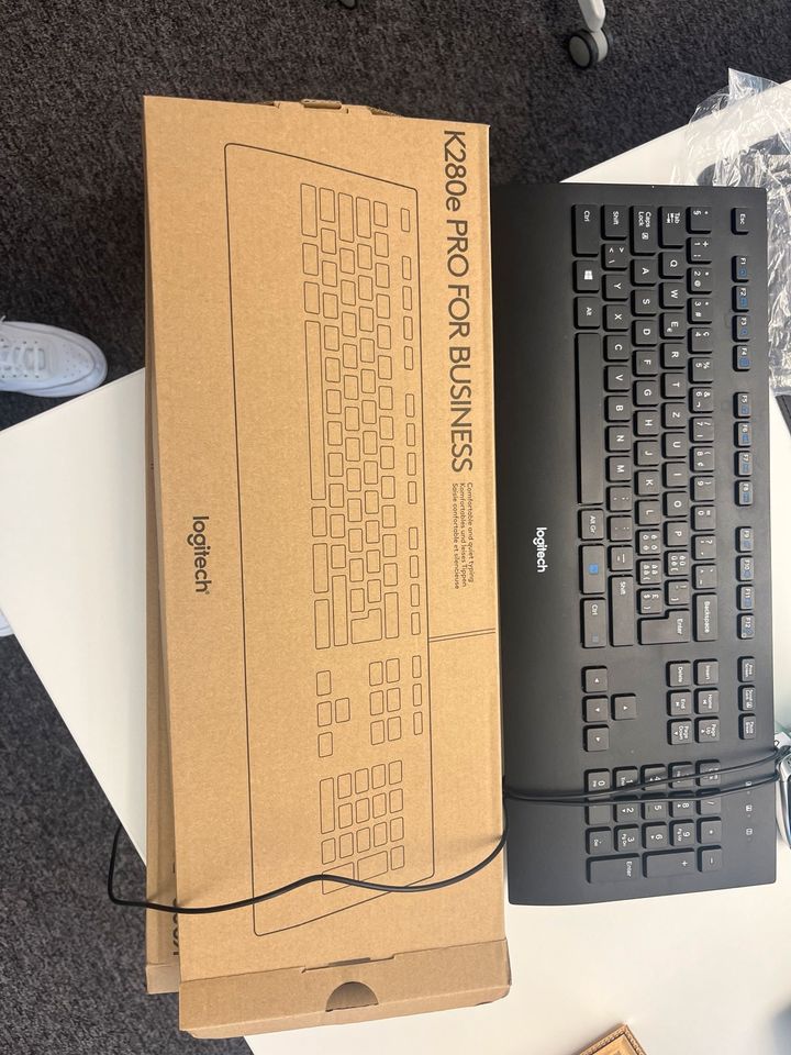 Logitech Tastatur neu in Frankfurt am Main