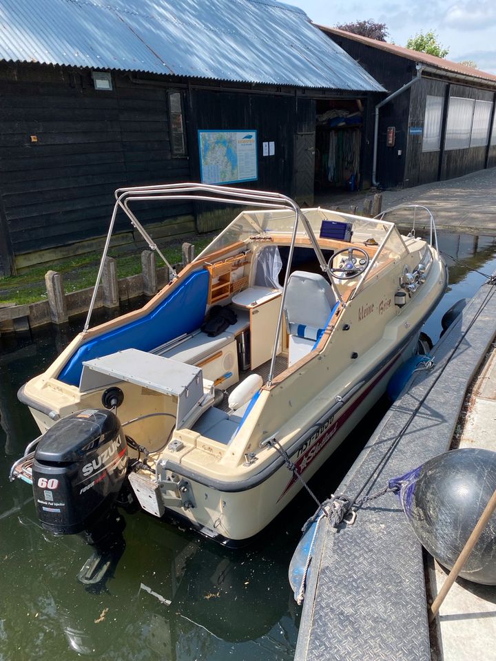 Schönes Wanderboot komplett + Trailer in Malchow