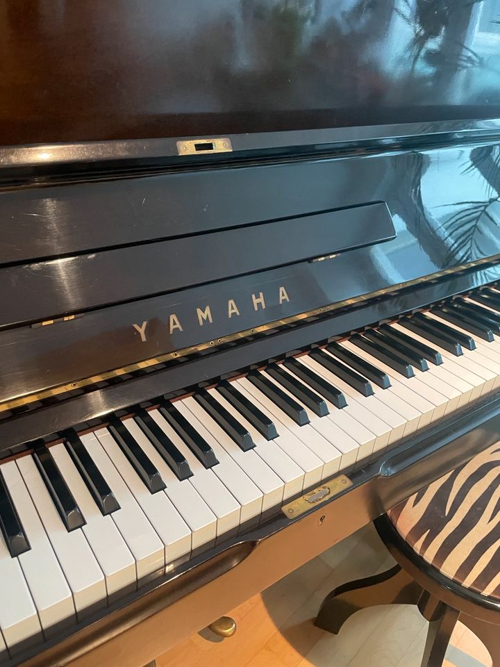 Klavier - Piano Yamaha Nippon Gakki U2 in München