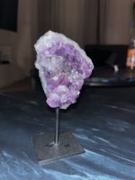 Amethyst Druse/Cluser auf Ständer (mit Calcite) Hessen - Wehretal Vorschau