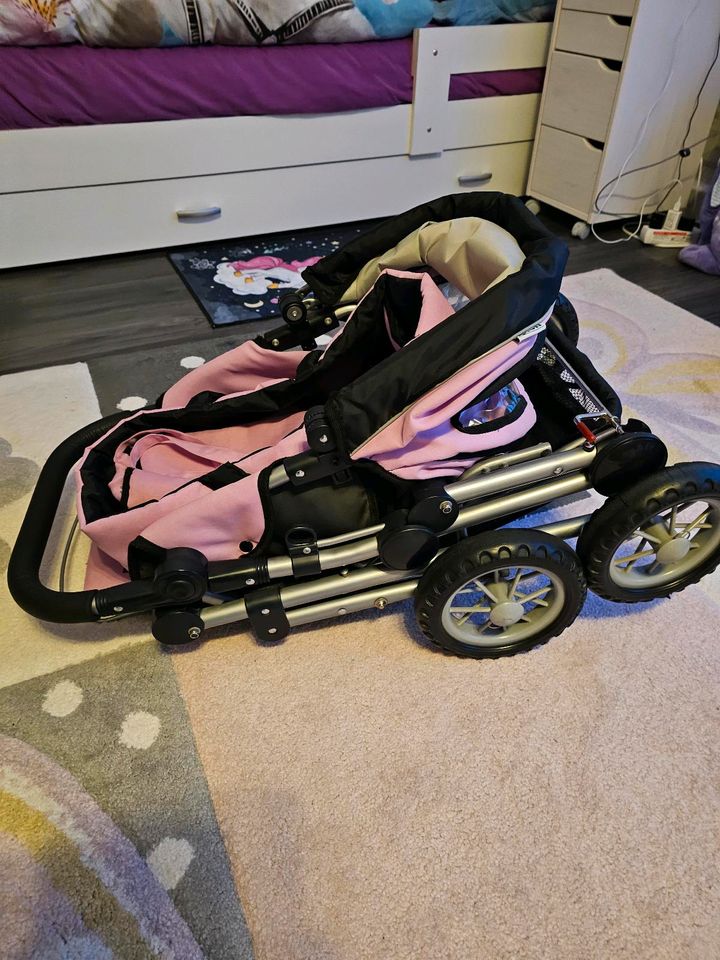 Ein schöner großer Kinderwagen für Puppen in Großheide