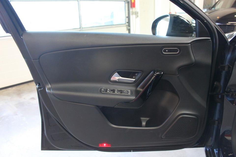 Mercedes-Benz A 180 Kamera*PDC*Alcantara*Navi*Spurhaltesystem* in Köln