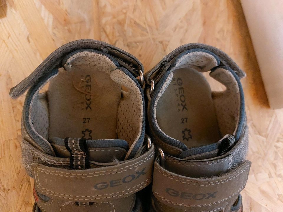 Schuhe für Jungen und Mödchen in Berglern