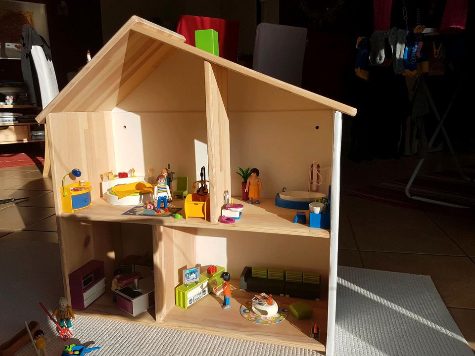 Puppenhaus aus echt Holz Guter Zustand in Meine