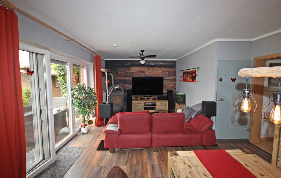 Sehr attraktive Doppelhaushälfte mit Garage, Carport und Gartenhaus in Syke-Barrien in Syke