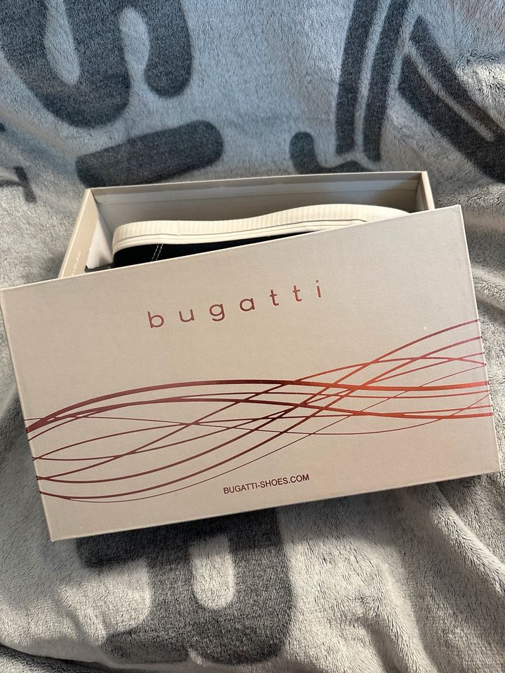 Bugatti Sneaker/Turnschuhe Gr 42 in Langenhagen