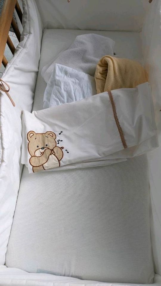 Holz Wiege mit Zubehör von Alvi Babybett in Kamen