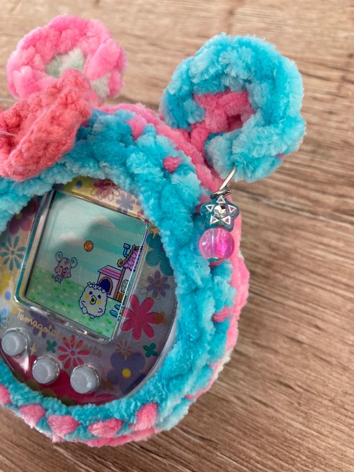 Tamagotchi Hülle Regenbogen pink mint blau mit Schleife in Sulzbach (Saar)