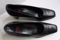 sehr eleganter schwarzer Echtleder Pumps v. Högl, softline, Gr. 4 Bielefeld - Schildesche Vorschau
