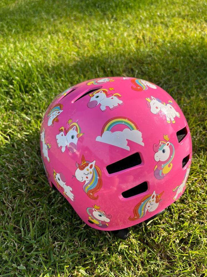 Pinker Einhorn Regenbogen Kinder Fahrradhelm in Berlin