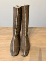 Prada Lammfellstiefel Niedersachsen - Reppenstedt Vorschau