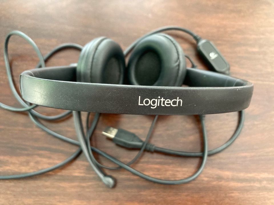 Logitech Headset mit USB Anschluss für PC oder Laptop in Nierstein