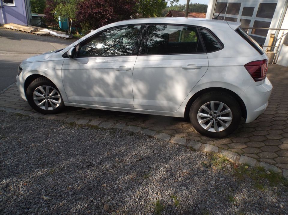 Volkswagen Polo Highline SHZ, ALU, LED, PDC, Berganfahrhilfe in Hunderdorf