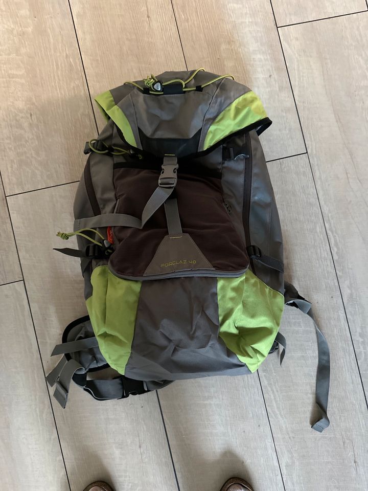 Decathlon Trekking Rucksack Damen 40L Quechua grau grün Forclaz40 in  Baden-Württemberg - Ellwangen (Jagst) | eBay Kleinanzeigen ist jetzt  Kleinanzeigen