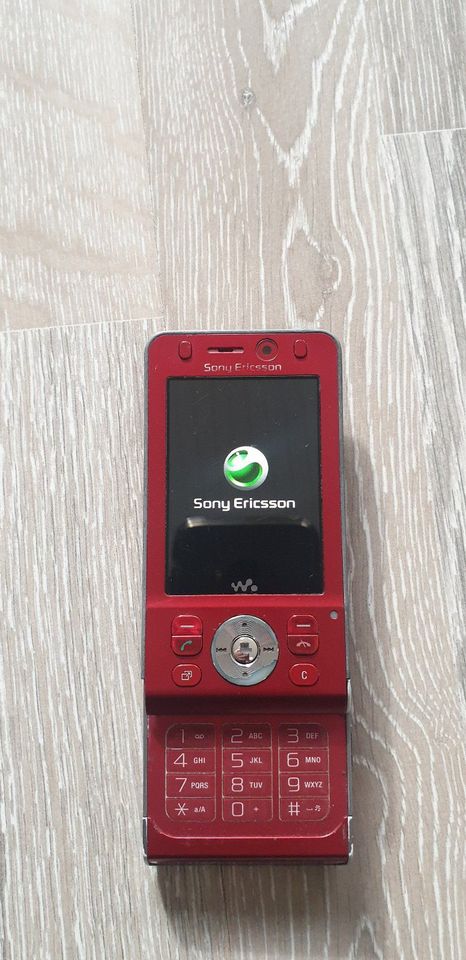 Handy Sony Ericsson W910i, Rot, OVP in Büdelsdorf