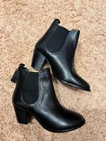 Schwarze Dune Stiefeletten Leder Gr. 39 Neu München - Schwabing-Freimann Vorschau